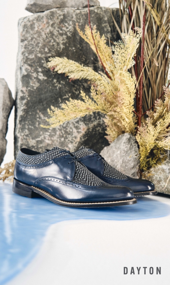 Men's Wingtips category. Image features the Dayton in navy.