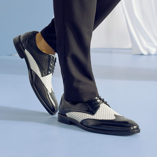  "What Your Shoes Say About You Is Important… These Are The Best Types Of Shoes For Men." The featured image showcases the Stacy Adams Beaumont Wingtip Oxford in Black.