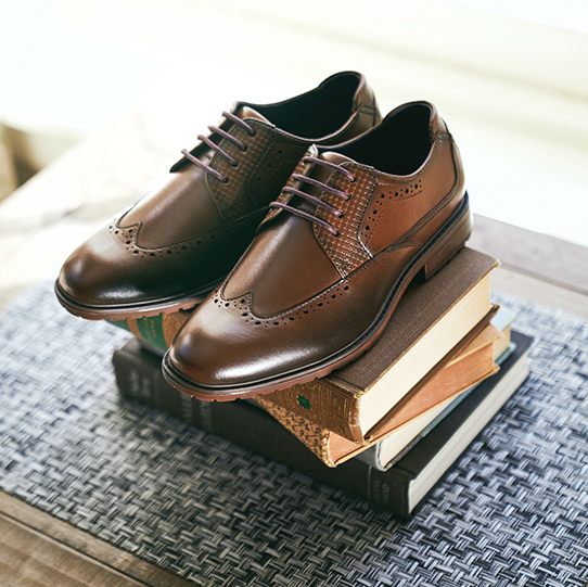 "Kids Shoes: Dress Like Dad." The featured product is the Kids Rooney Wingtip Oxford in Cognac.